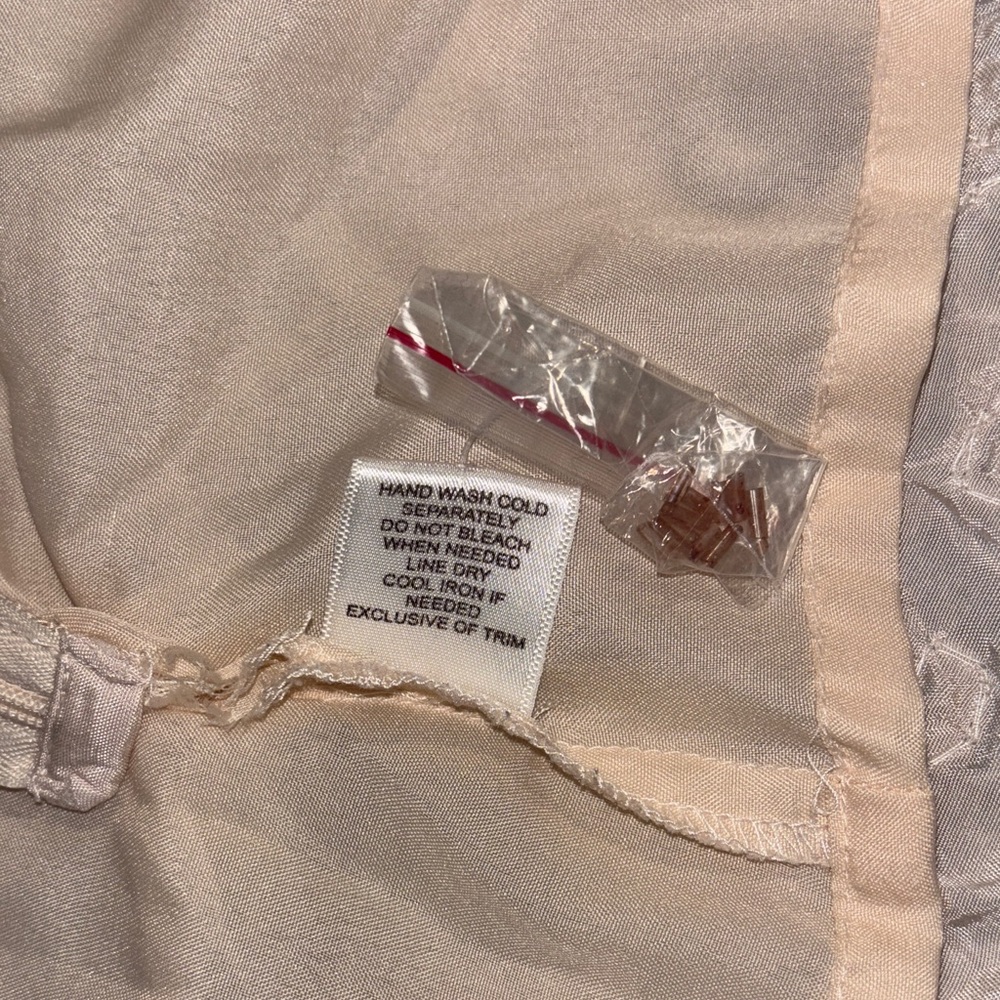 WILLOW & CLAY Chic Embroidered Skater Skirt in Cream size extra small - Picture 7 of 10